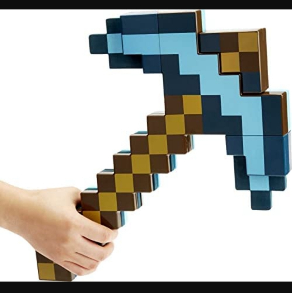 Minecraft Transforming into a Sword or Pickaxe toy